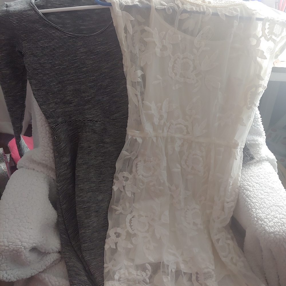 Two dresses. Xs Vans, Hollister
